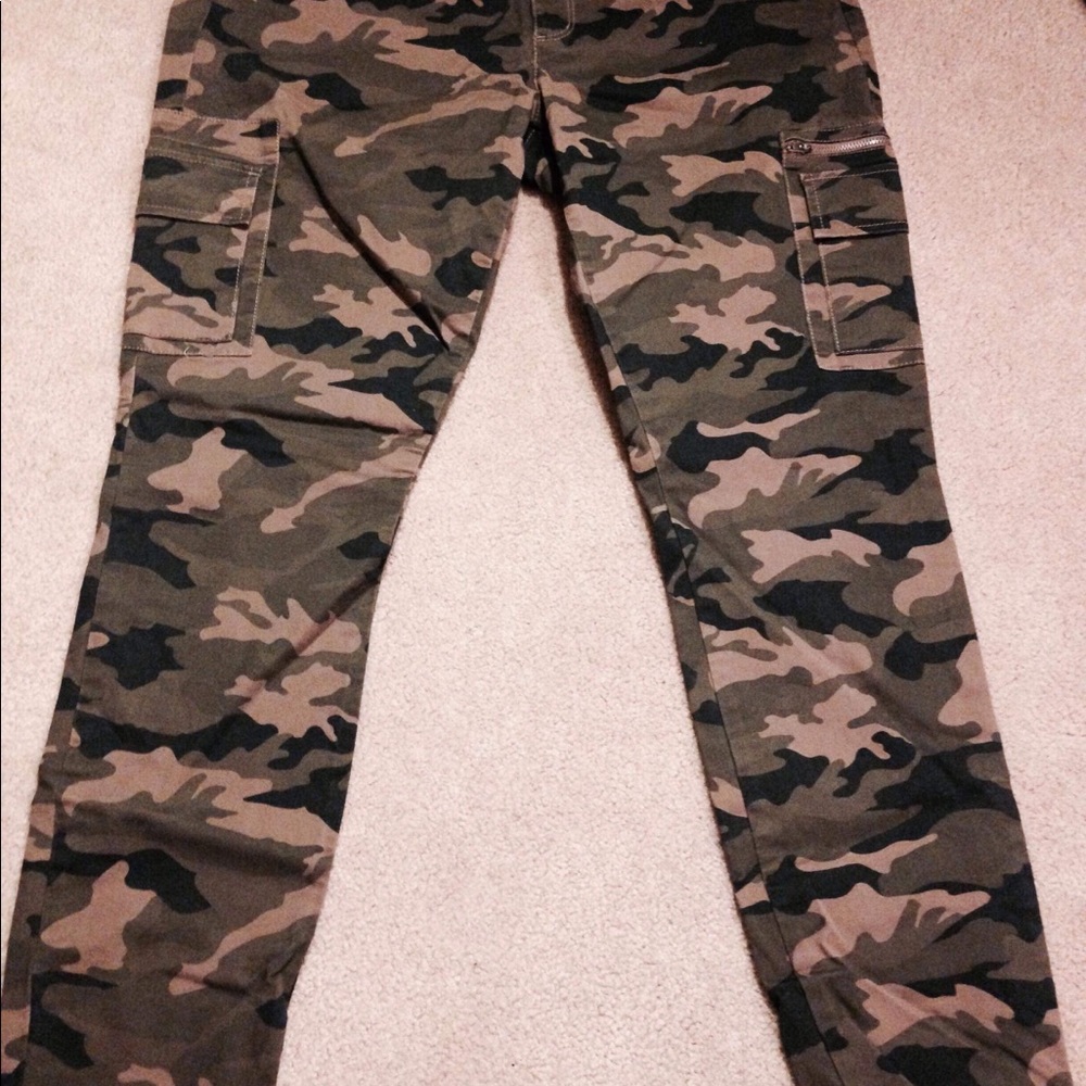 Camouflage skinny jeans with pockets